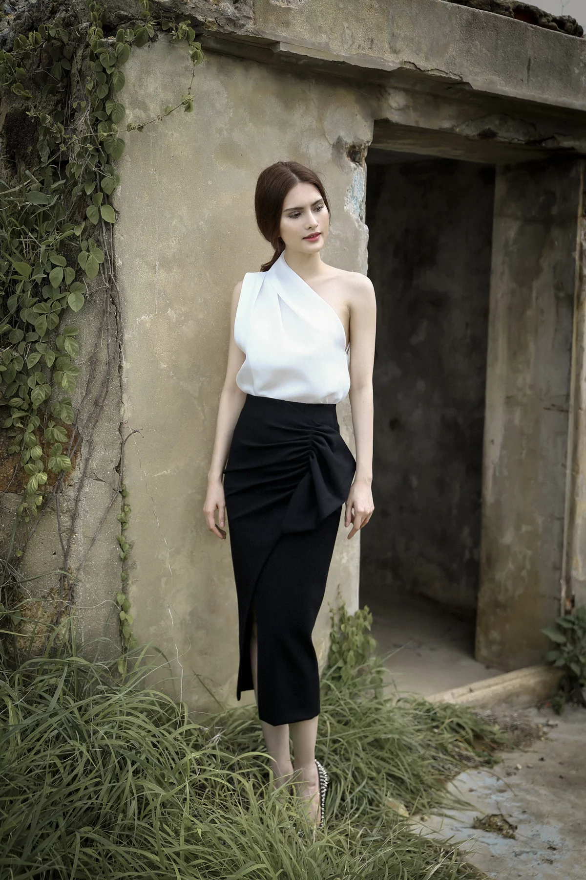 A fancy office looks 8