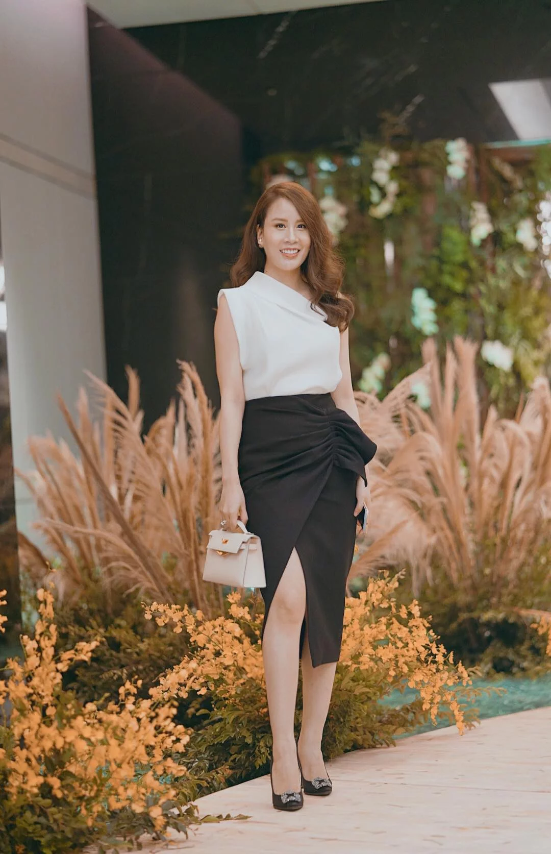 A fancy office looks 11