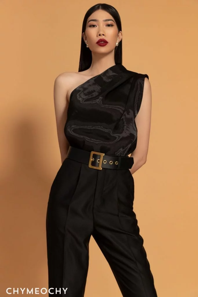 A fancy office looks 13