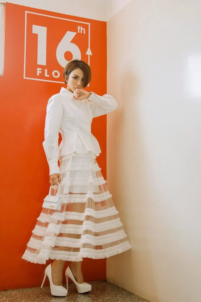 A fancy office looks 4