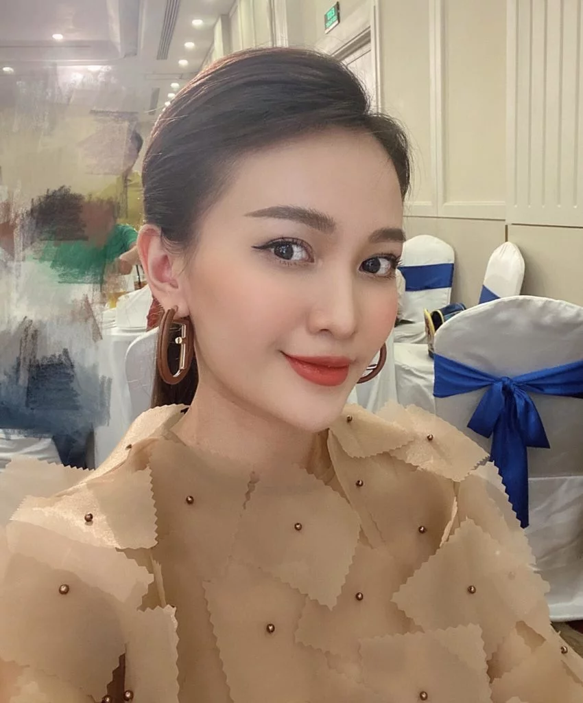 Làm thế nào để mặc một cái nhìn xuyên qua hàng đầu? 9