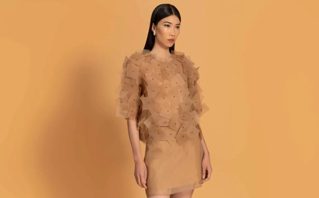 Làm thế nào để mặc một cái nhìn xuyên qua hàng đầu? 10