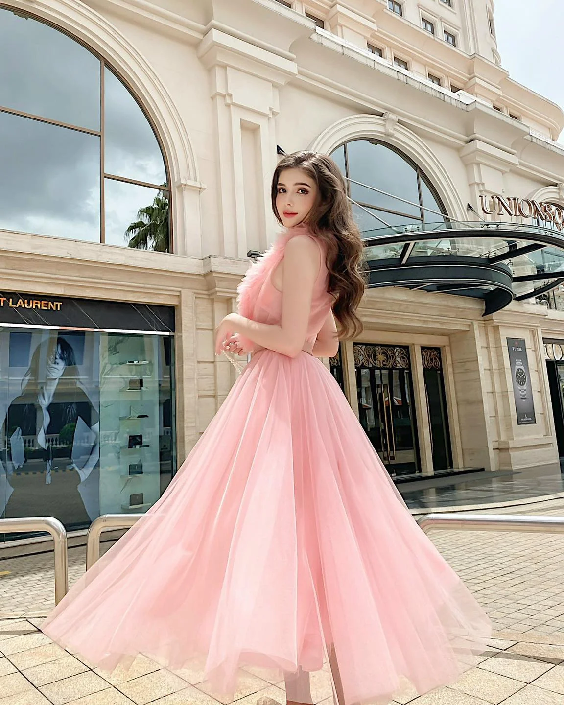 La Rosse ăn mặc trong hành động 4