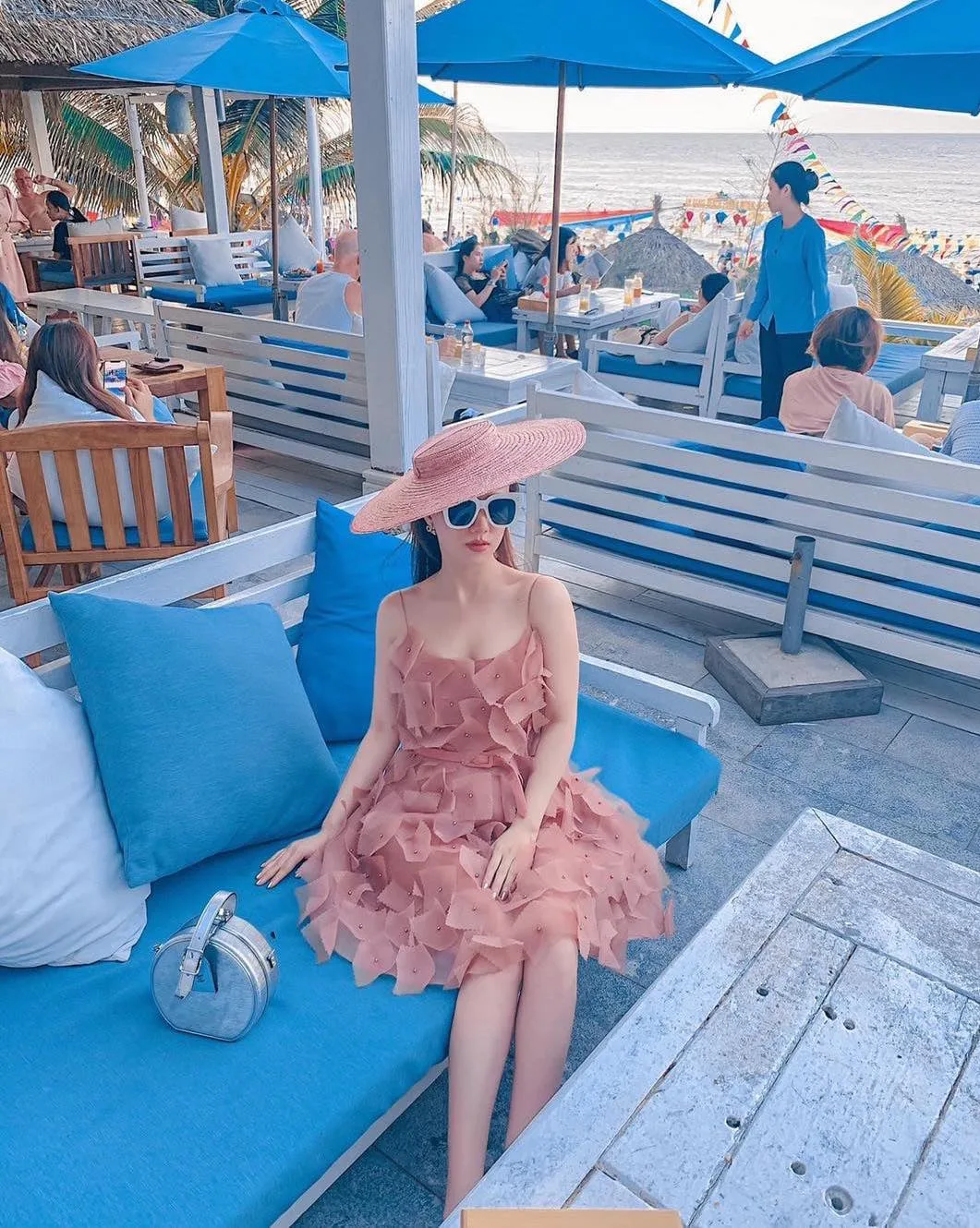 The Iconic Ellise Dress: A Fashion Phenomenon for All Occasions 19