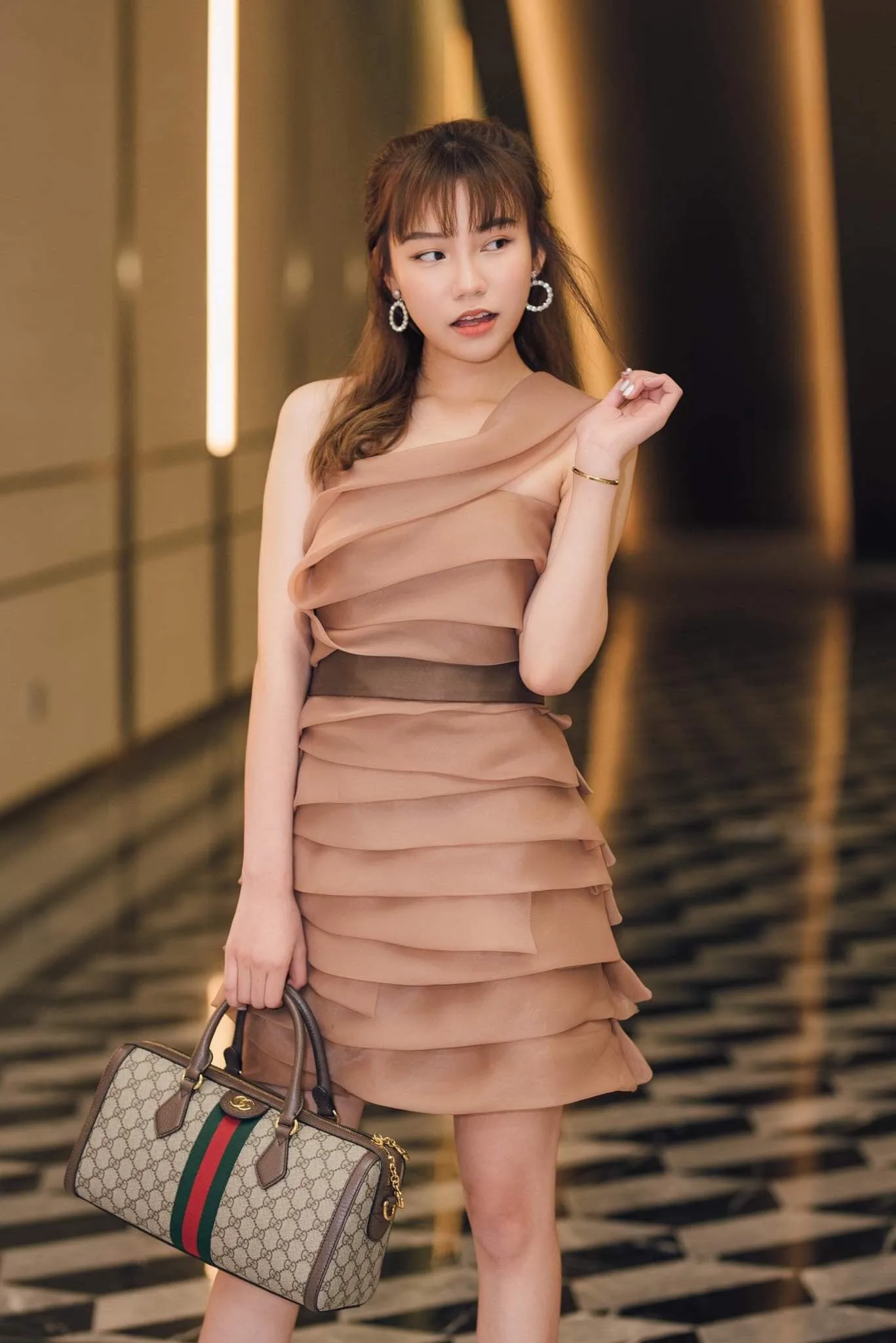 The One-Shoulder Organza Dress: Elevate Your Elegance with CHYMEOCHY's Iconic Bestseller 8