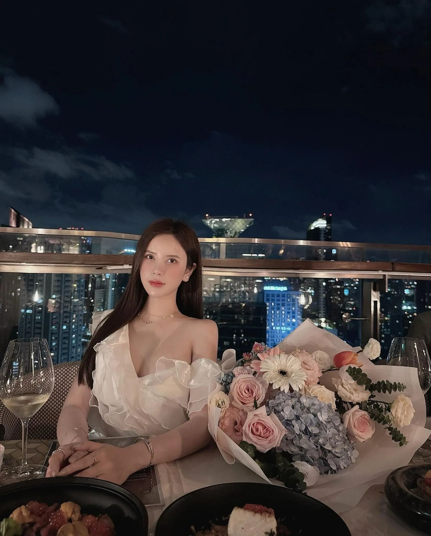 Quý cô của chúng tôi 162